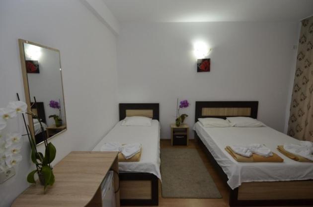 Hotel Talisman Костинешти Экстерьер фото