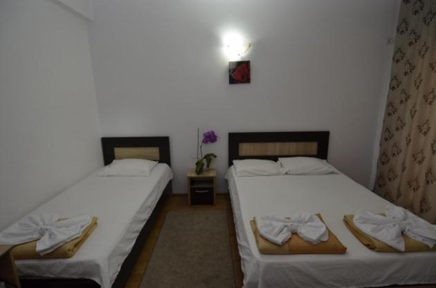Hotel Talisman Костинешти Экстерьер фото