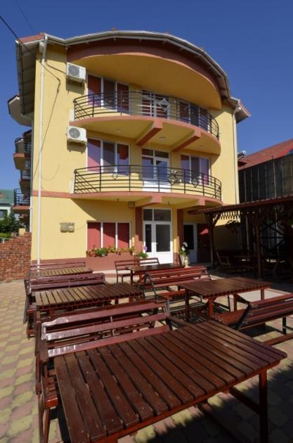 Hotel Talisman Костинешти Экстерьер фото